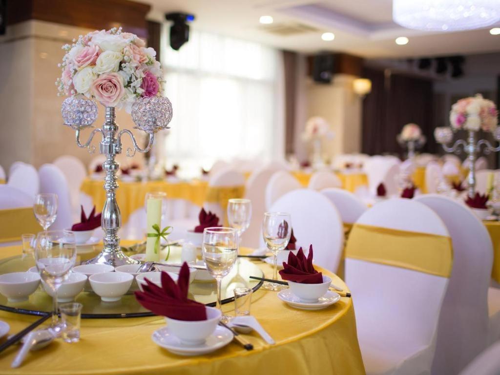 โรงแรมรอยัล พาเลซ Tuyen Quang ภายนอก รูปภาพ