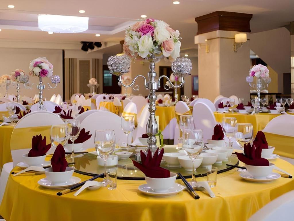 โรงแรมรอยัล พาเลซ Tuyen Quang ภายนอก รูปภาพ