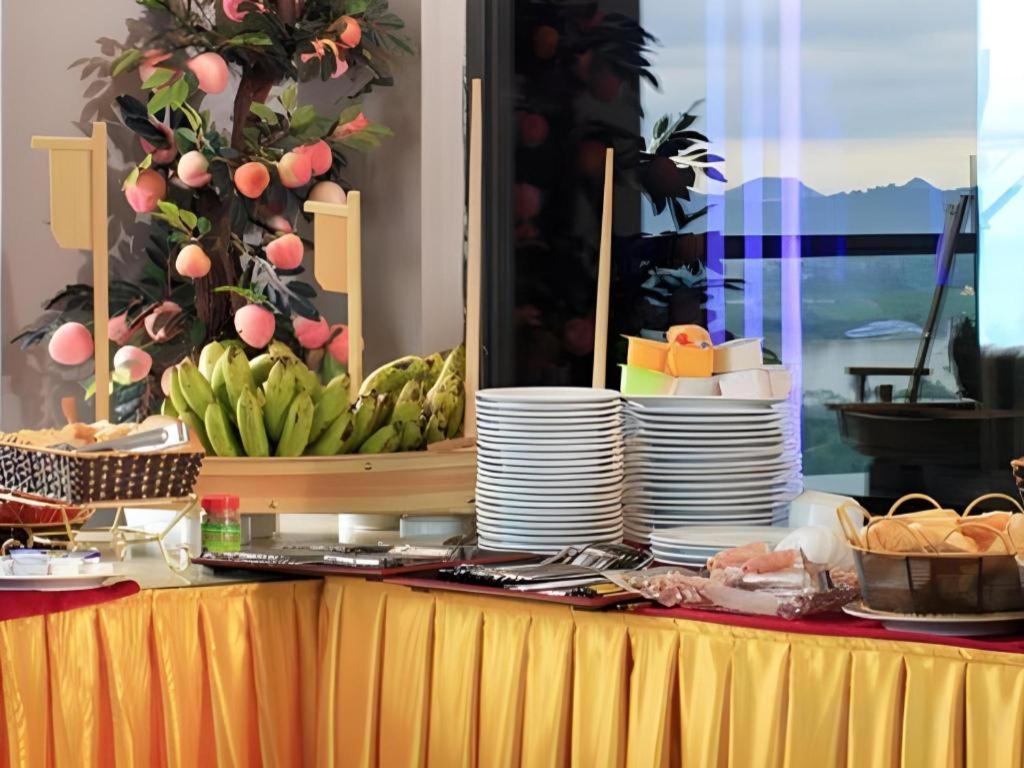 โรงแรมรอยัล พาเลซ Tuyen Quang ภายนอก รูปภาพ