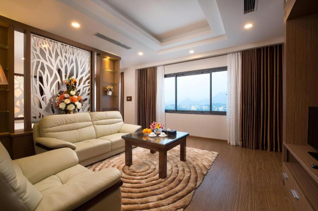 โรงแรมรอยัล พาเลซ Tuyen Quang ภายนอก รูปภาพ