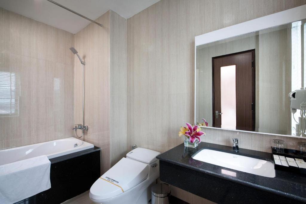 โรงแรมรอยัล พาเลซ Tuyen Quang ภายนอก รูปภาพ