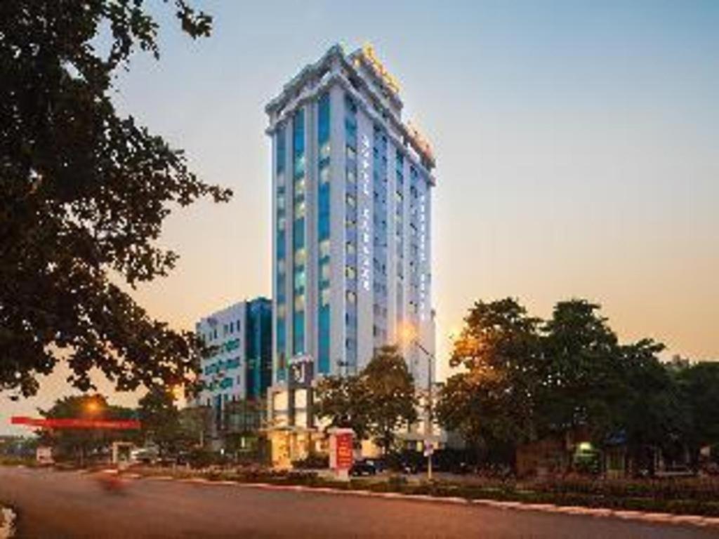 โรงแรมรอยัล พาเลซ Tuyen Quang ภายนอก รูปภาพ