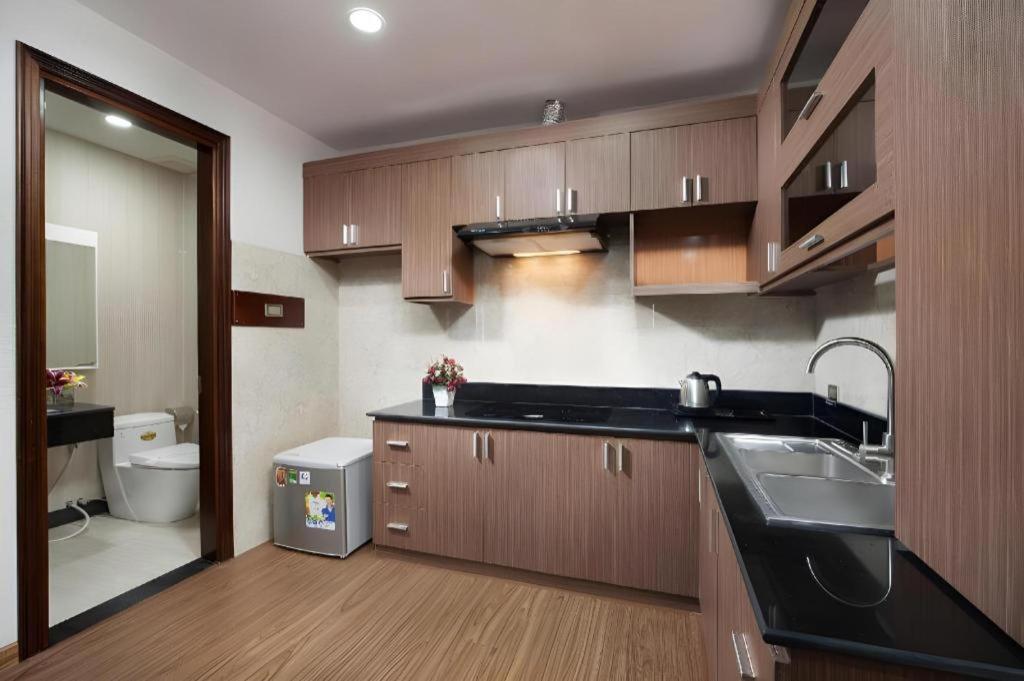 โรงแรมรอยัล พาเลซ Tuyen Quang ภายนอก รูปภาพ
