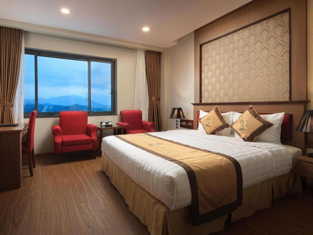 โรงแรมรอยัล พาเลซ Tuyen Quang ภายนอก รูปภาพ